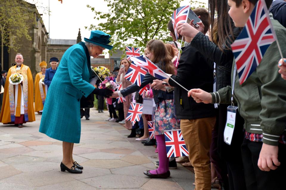 サプライズの先には、イースターと銀貨とエリザベス女王