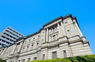 「足音立てず忍び寄る預金封鎖の影」